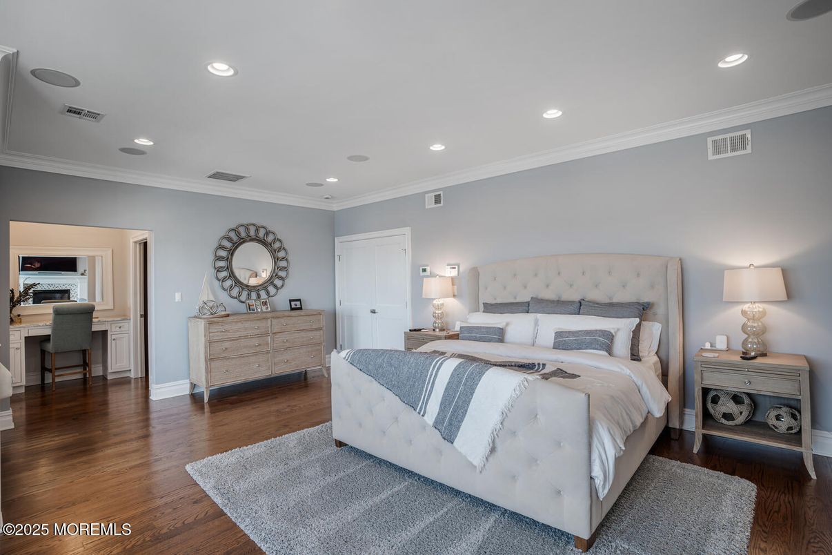 Bedroom, Interior, Recessed Lighting, Wood Texture Flooring