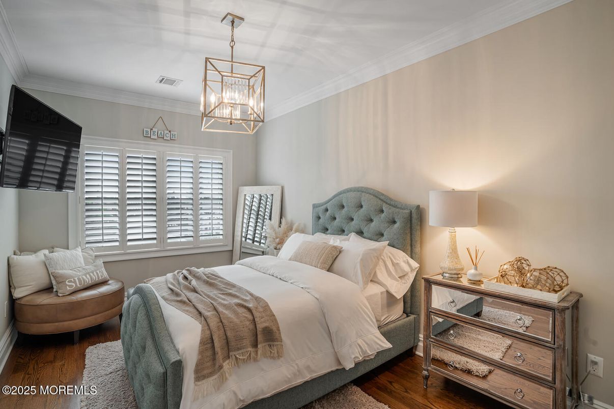 Bedroom, Interior, Pendant Lights, Wood Texture Flooring