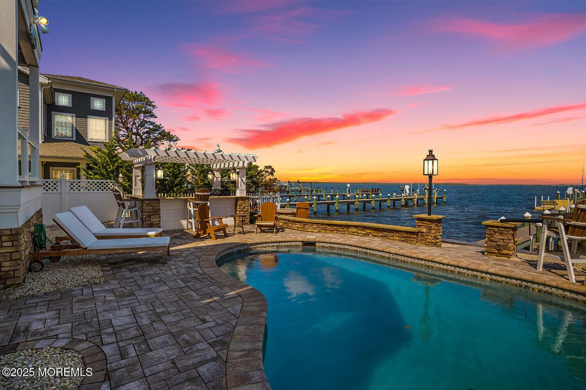 Exterior, Pool, Water