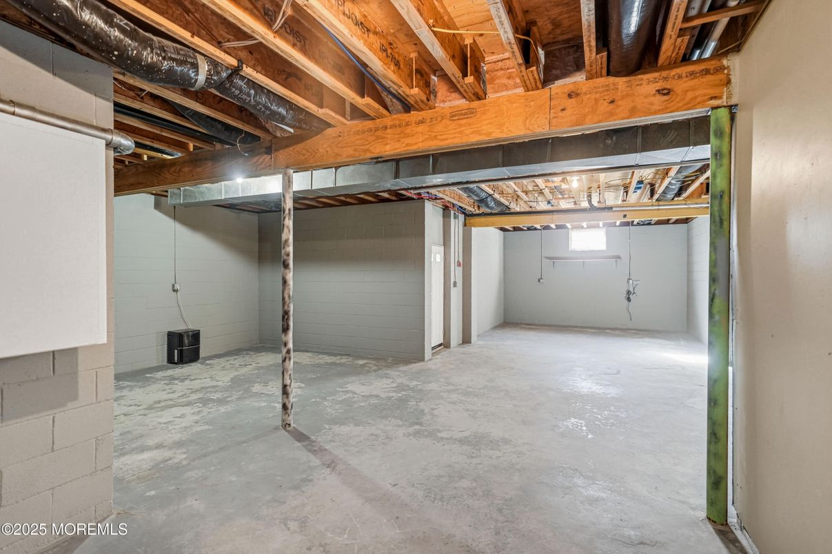 Empty room, Interior, Wooden Beams, Wooden Ceilings