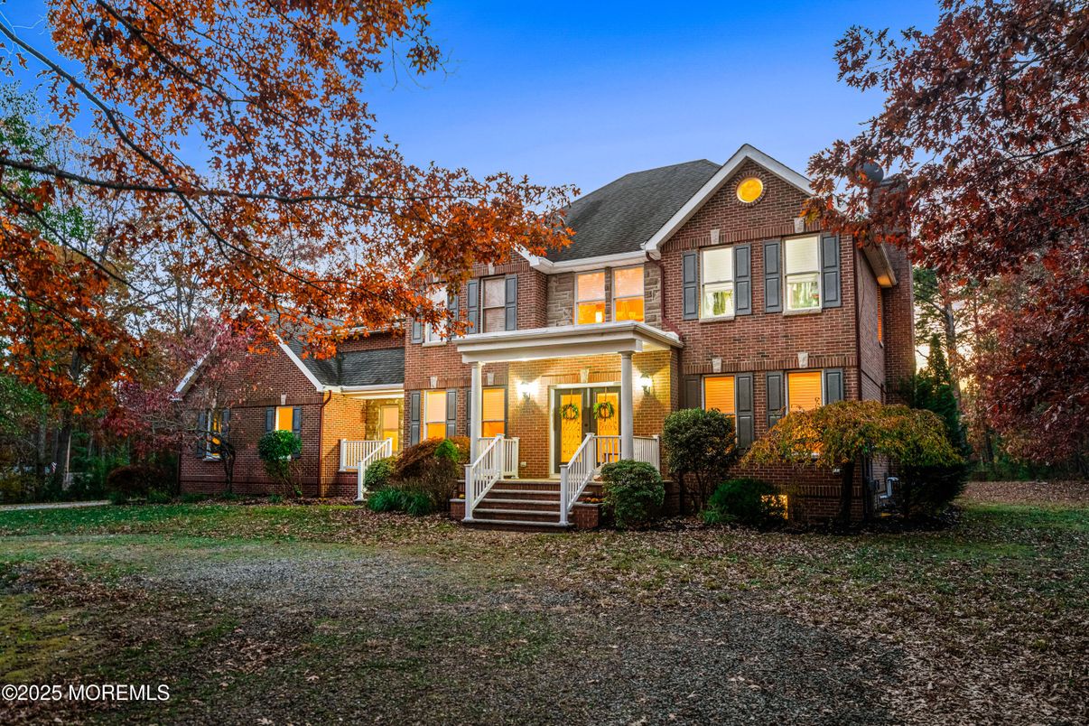 Exterior, Facade, Brick Facade, Queen Anne Victorian