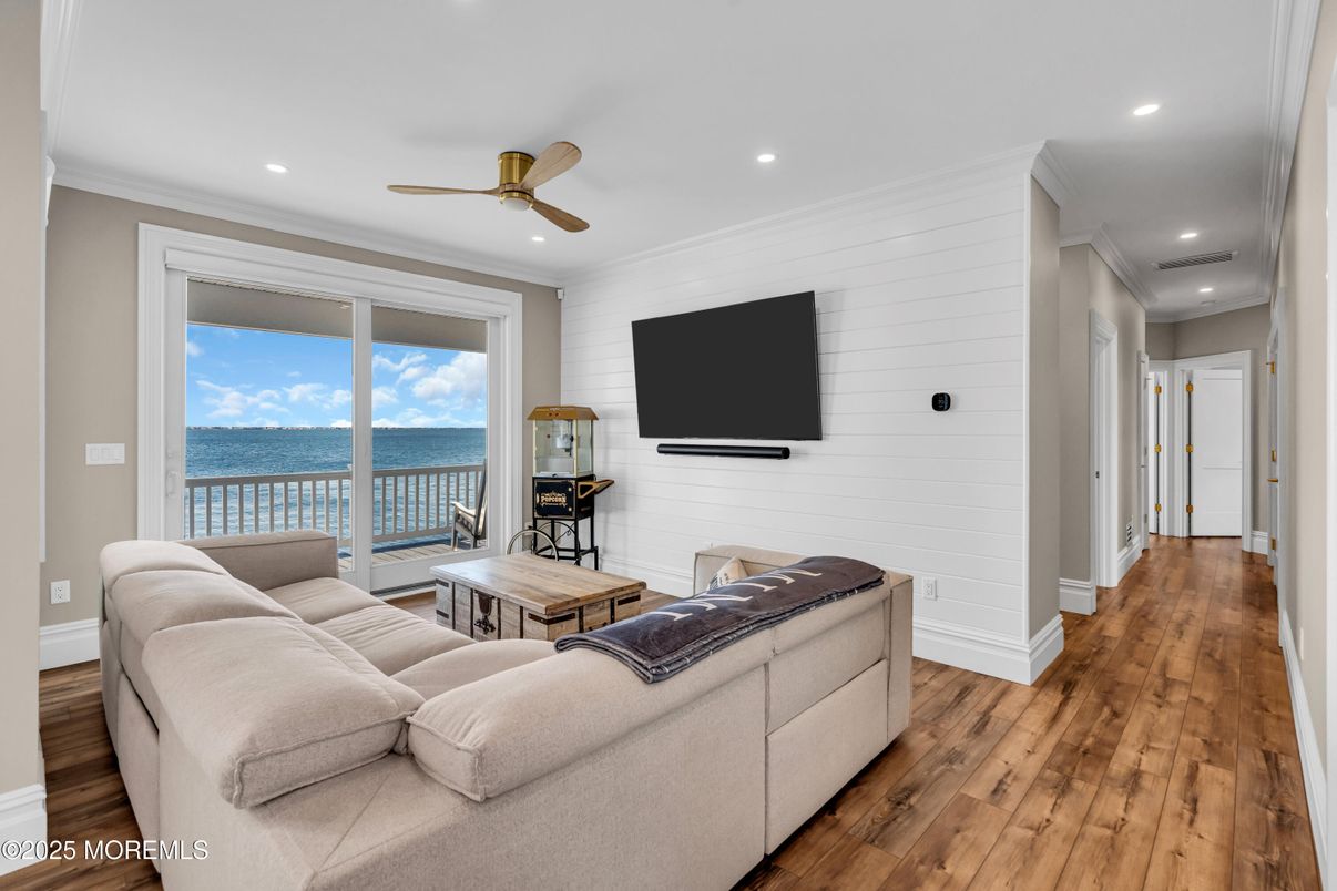 Interior, Living room, Recessed Lighting, Water, Wood Texture Flooring