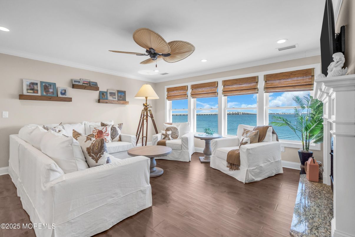 Interior, Living room, Recessed Lighting, Water, Wood Texture Flooring