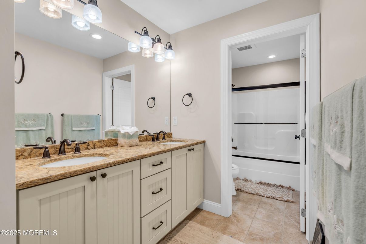 Bathroom, Dual Sink Vanities, Interior, Recessed Lighting