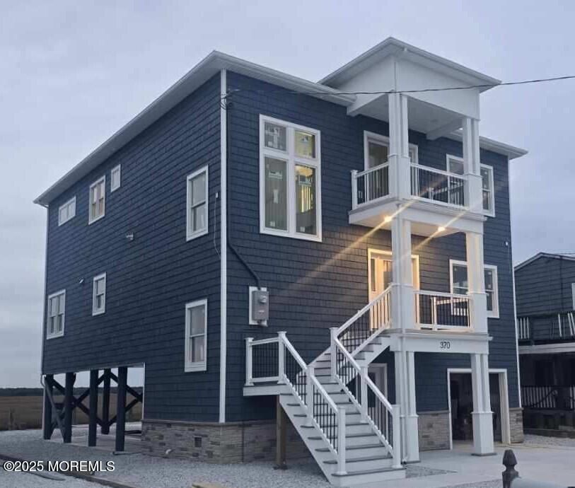 Attached, Exterior, Facade, Rowhouse