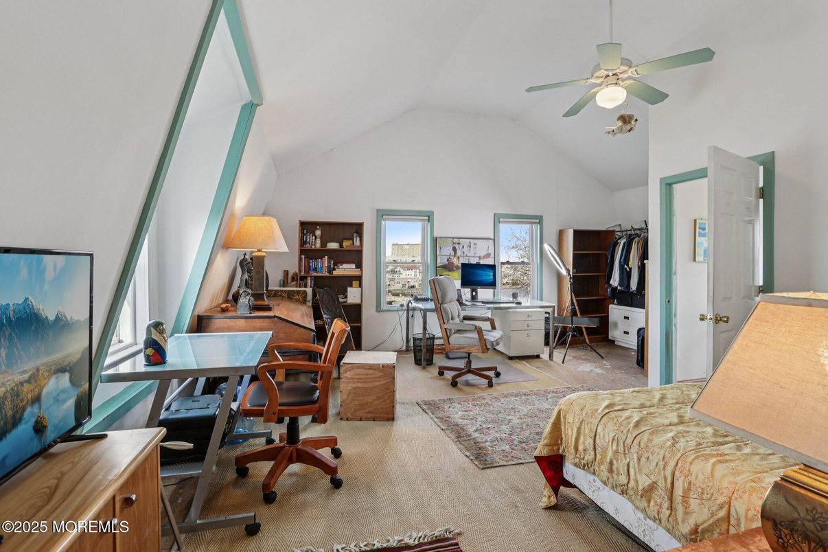 Home Office, Interior