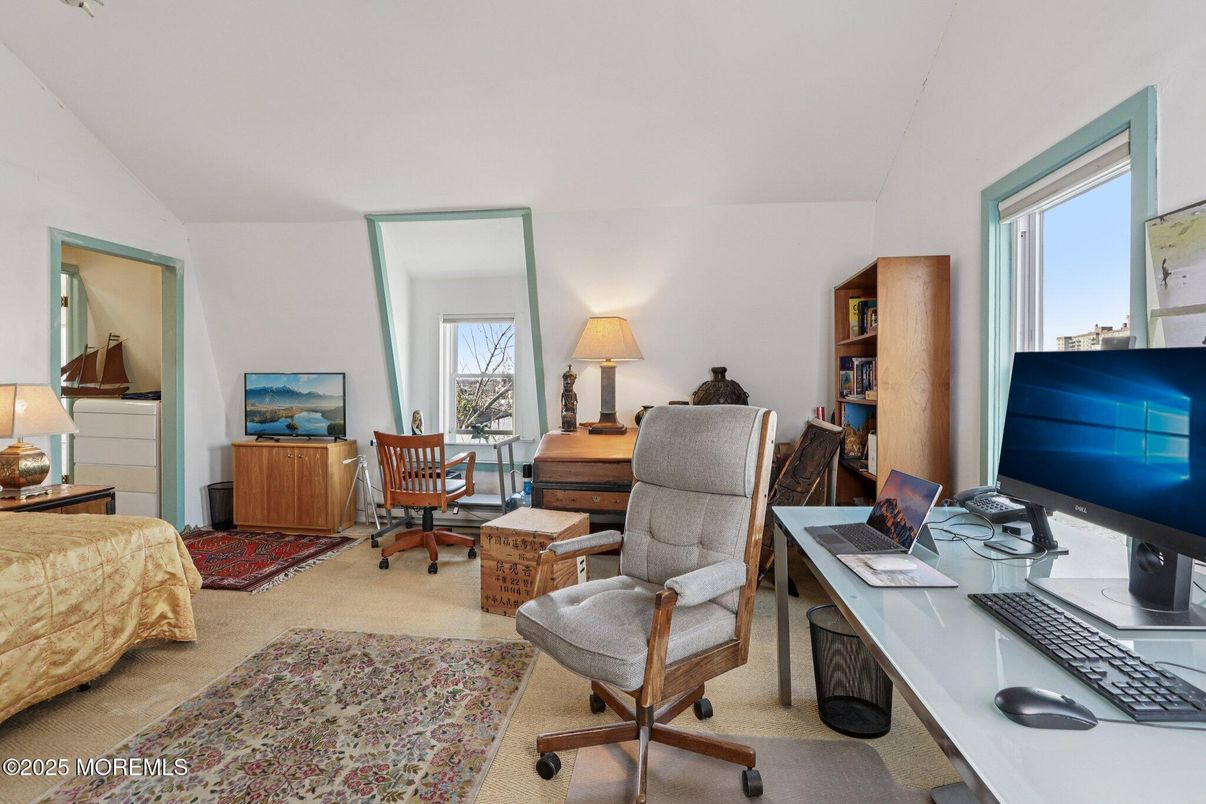 Home Office, Interior