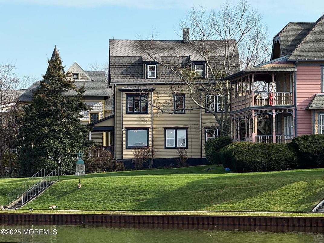Exterior, Facade, Queen Anne Victorian