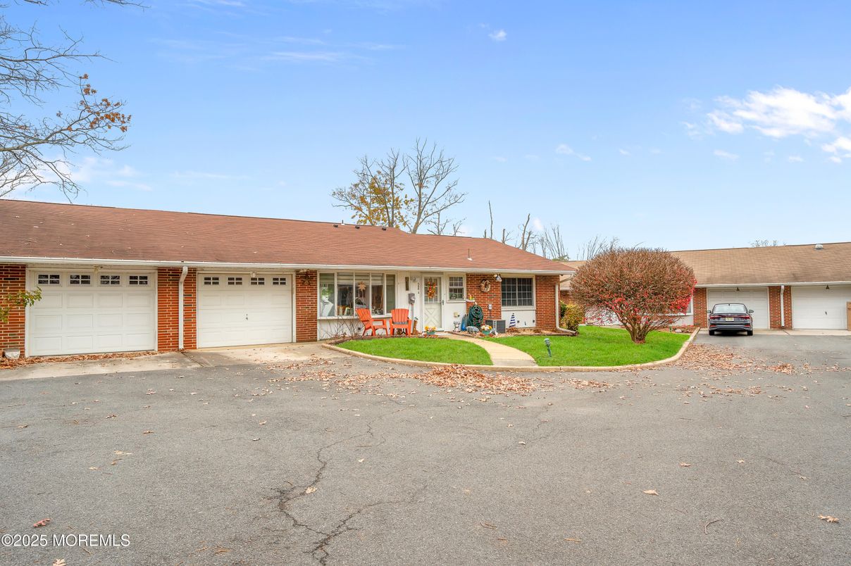 Attached, Exterior, Facade, Brick Facade, Ranch