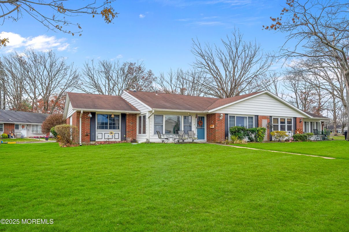 Backyard, Exterior, Facade, Brick Facade, Ranch