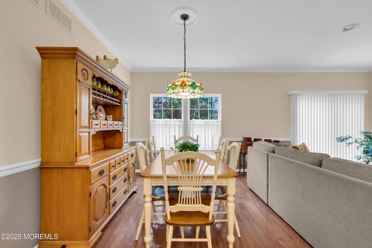 Dining room, Interior, Living room, Pendant Lights, Recessed Lighting, Wood Texture Flooring