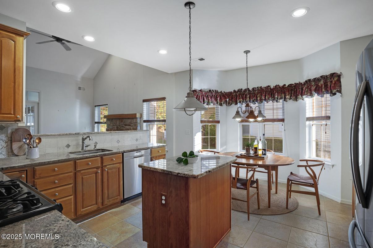 Dining room, Interior, Kitchen, Pendant Lights, Recessed Lighting, Stainless Steel Appliances
