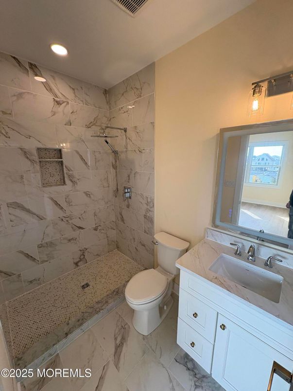 Bathroom, Interior, Marble, Marble Walls, Recessed Lighting
