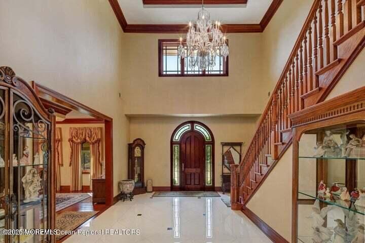 Chandelier, Interior
