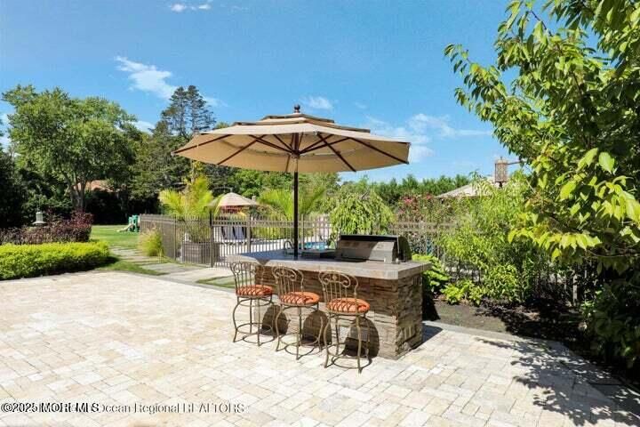 Exterior, Outdoor Kitchen