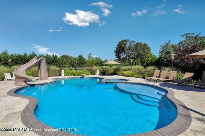 Exterior, Playground, Pool