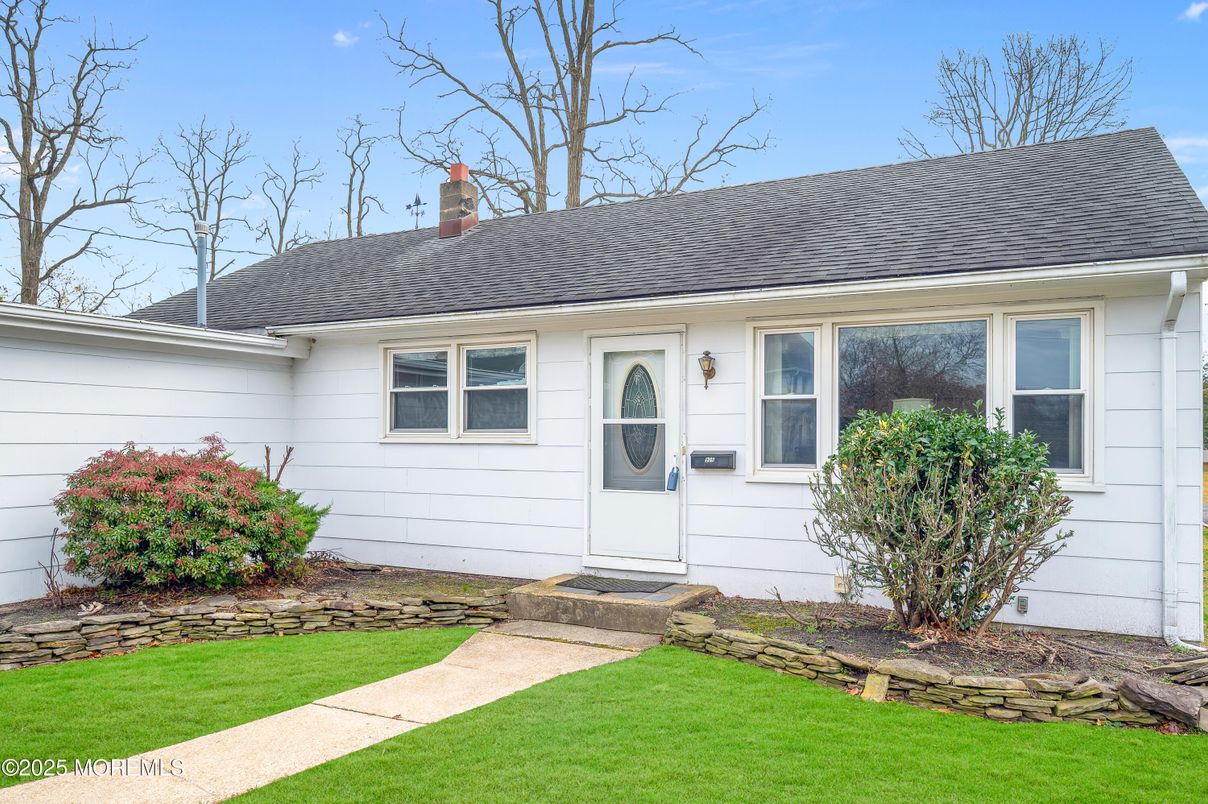 Exterior, Facade, Cape Cod