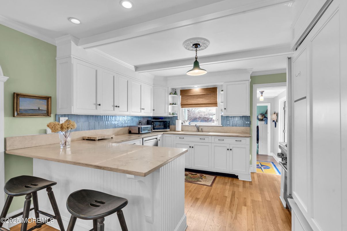 Interior, Kitchen, Pendant Lights, Recessed Lighting, Wood Texture Flooring