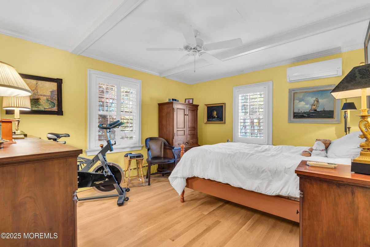 Bedroom, Fitness Equipment, Interior, Wood Texture Flooring