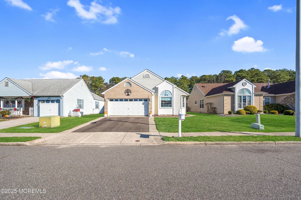 Attached, Detached Garage, Exterior, Facade, Farmhouse