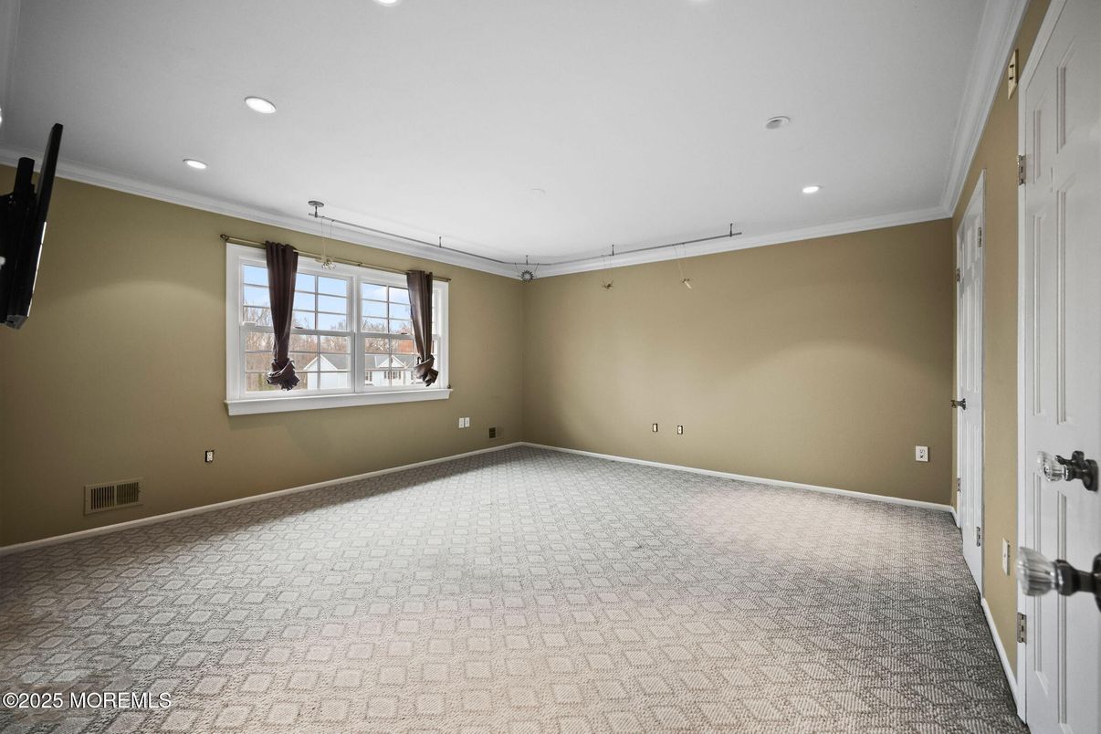 Empty room, Interior, Recessed Lighting