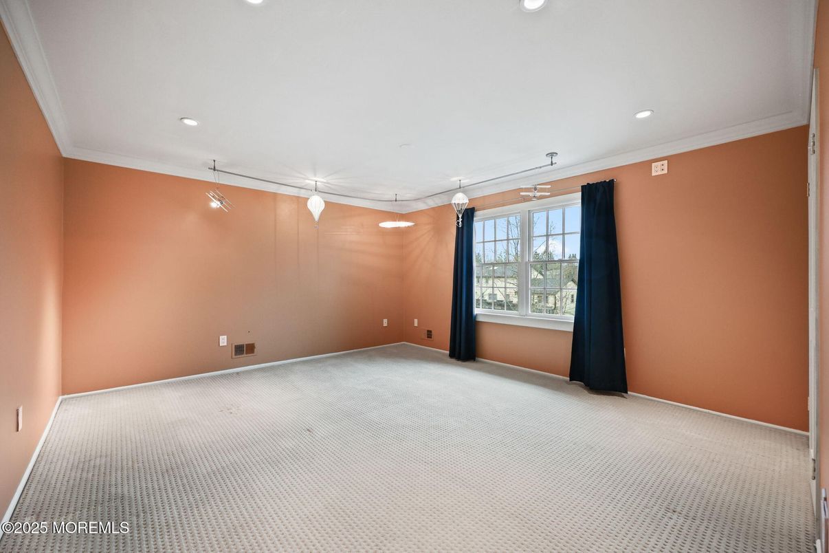 Empty room, Interior, Recessed Lighting