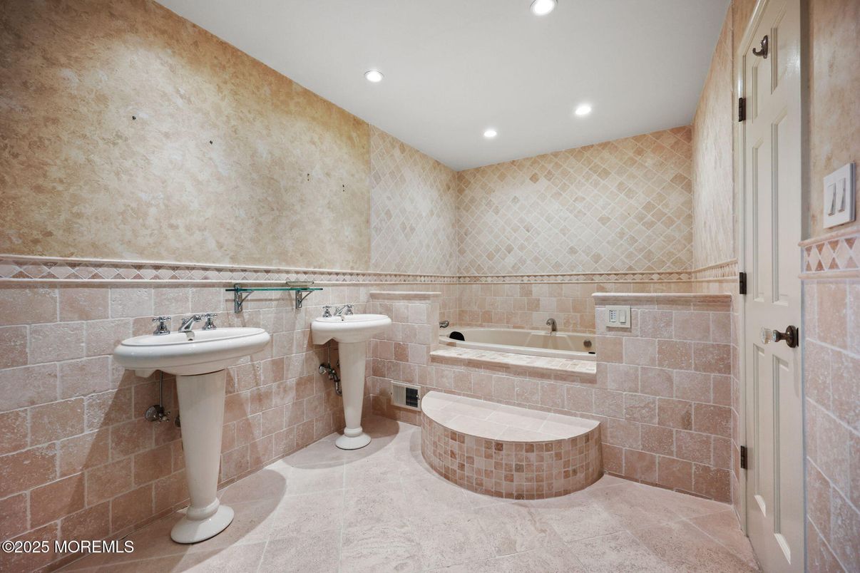 Bathroom, Interior, Recessed Lighting