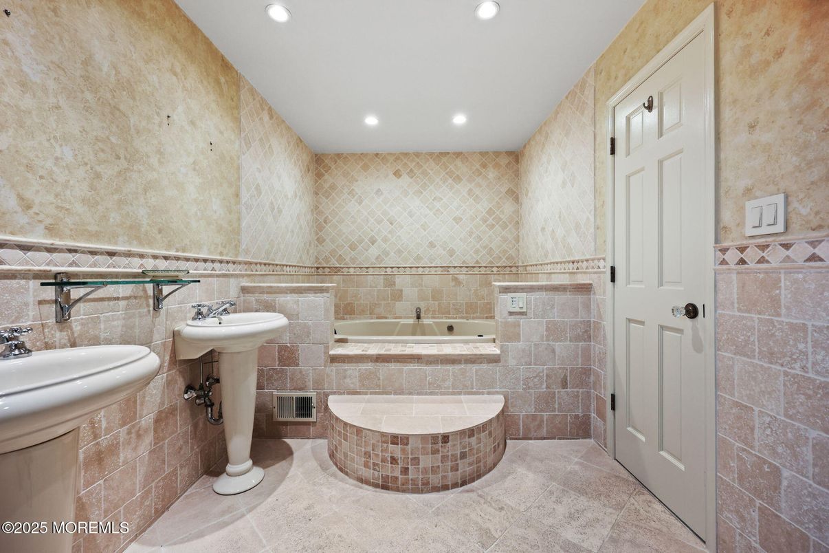 Bathroom, Interior, Recessed Lighting