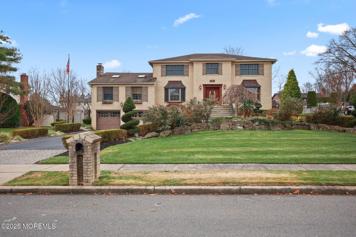 Attached, Exterior, Facade, French Provincial