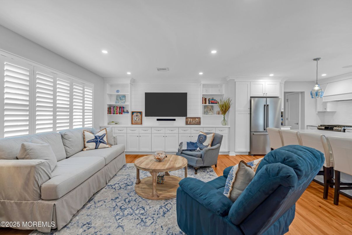 Interior, Kitchen, Living room, Pendant Lights, Recessed Lighting, Stainless Steel Appliances, Wood Texture Flooring