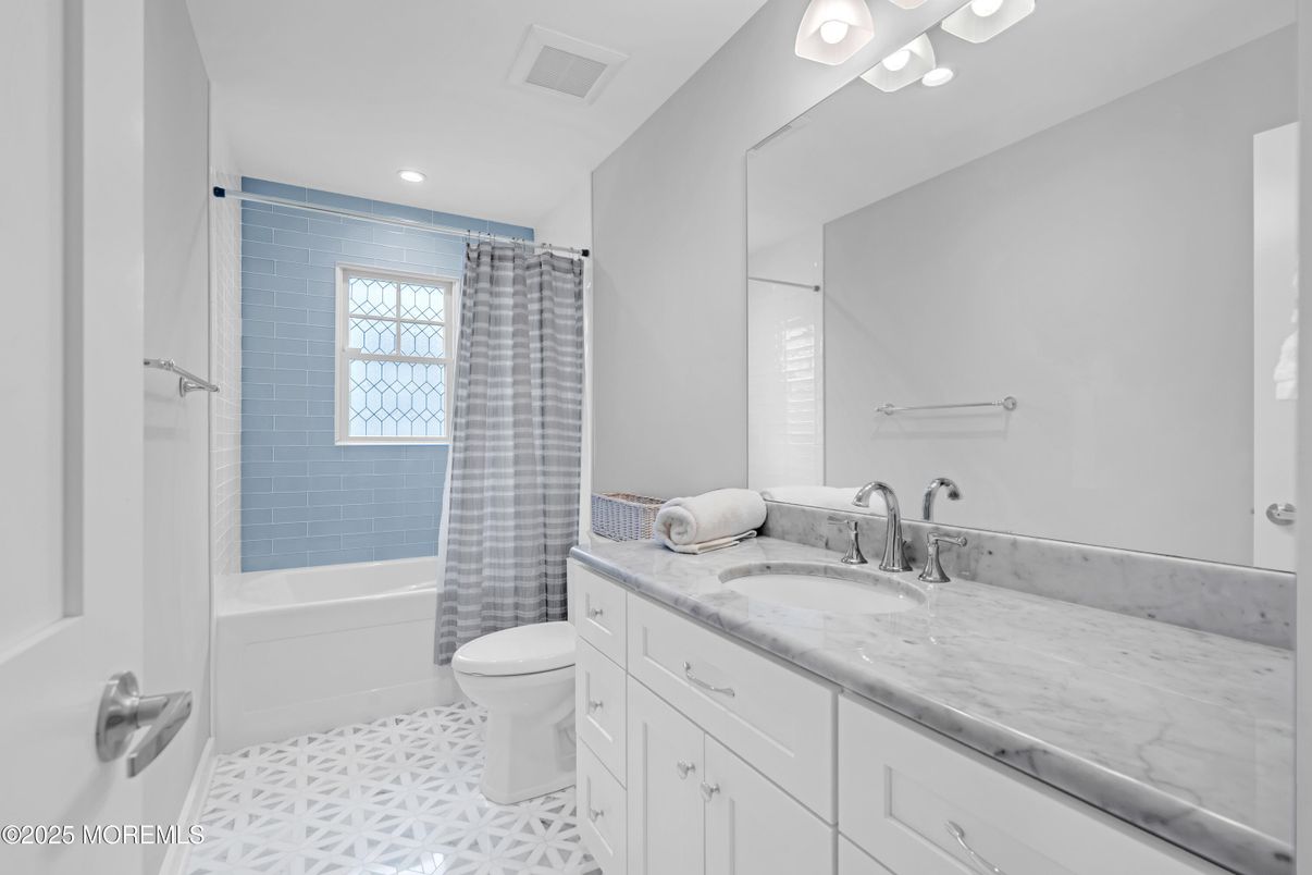 Bathroom, Interior, Recessed Lighting