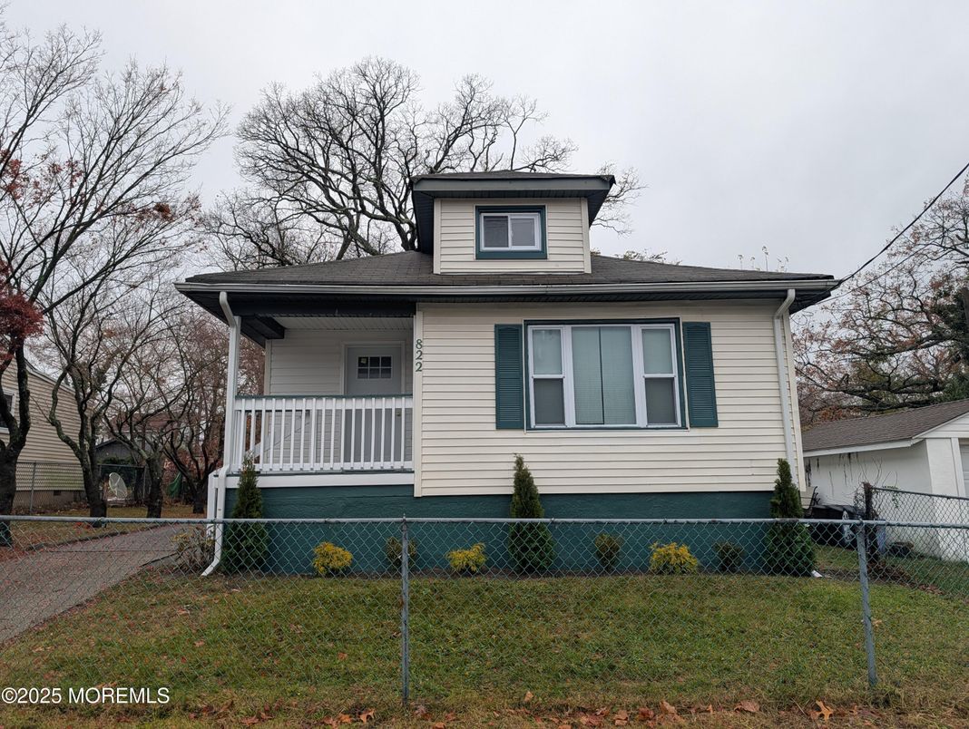 Exterior, Facade, American Foursquare