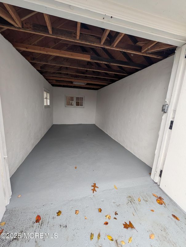 Empty room, Interior, Wooden Beams