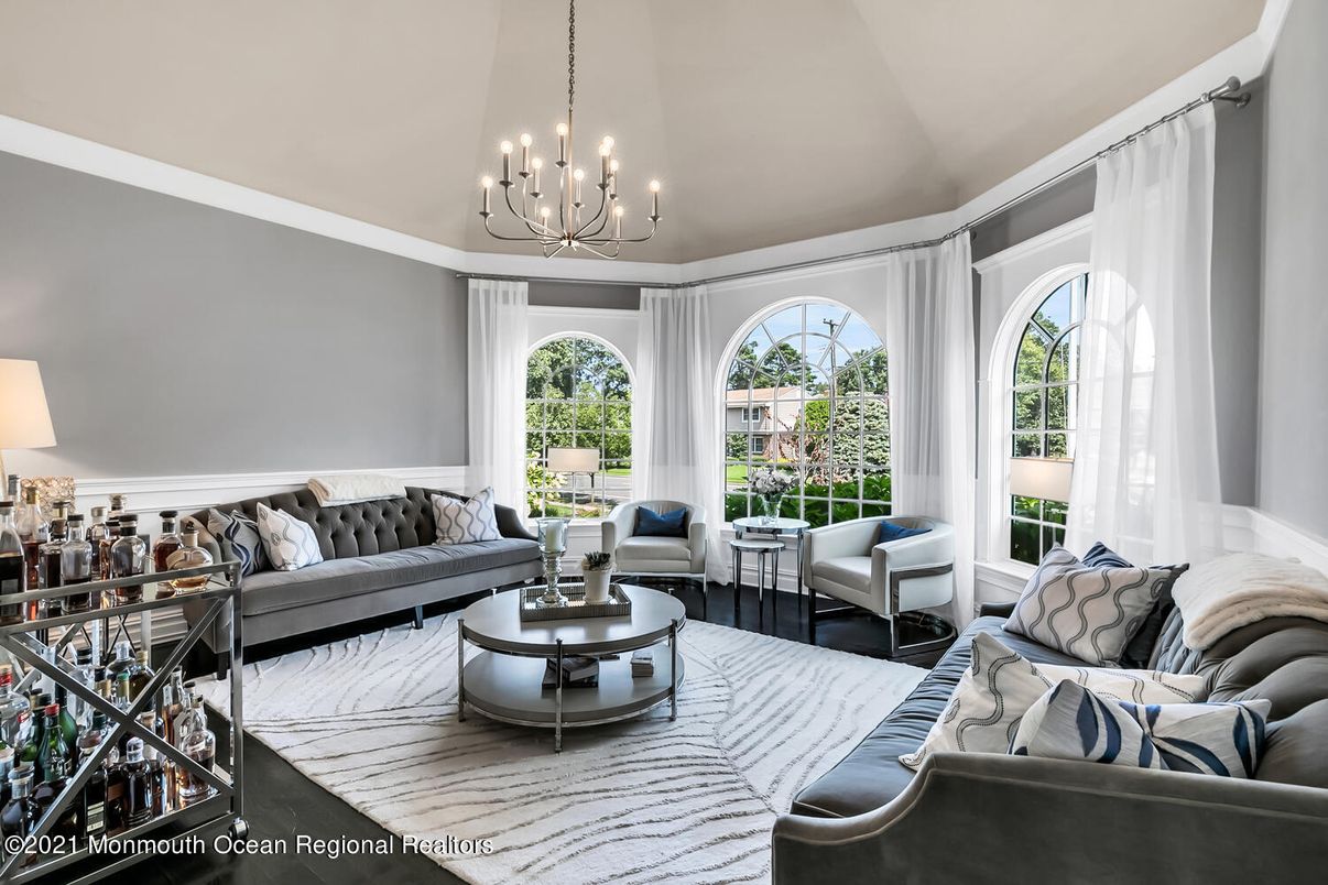 Chandelier, Interior, Living room, Pendant Lights