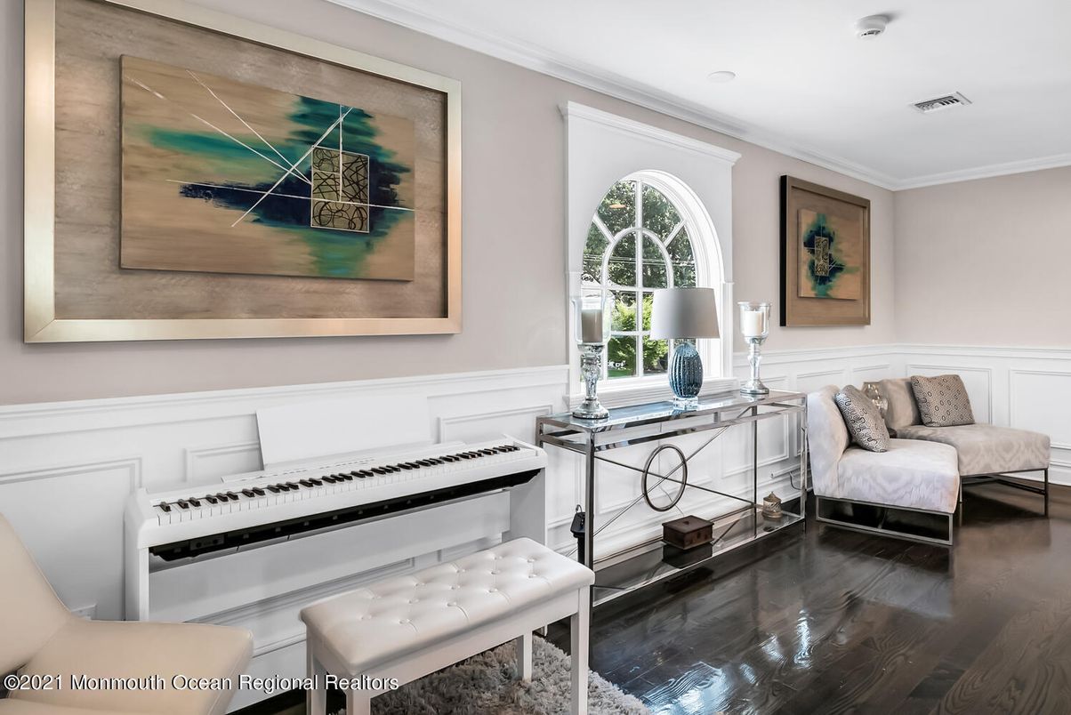 Interior, Piano, Recessed Lighting, Wood Texture Flooring