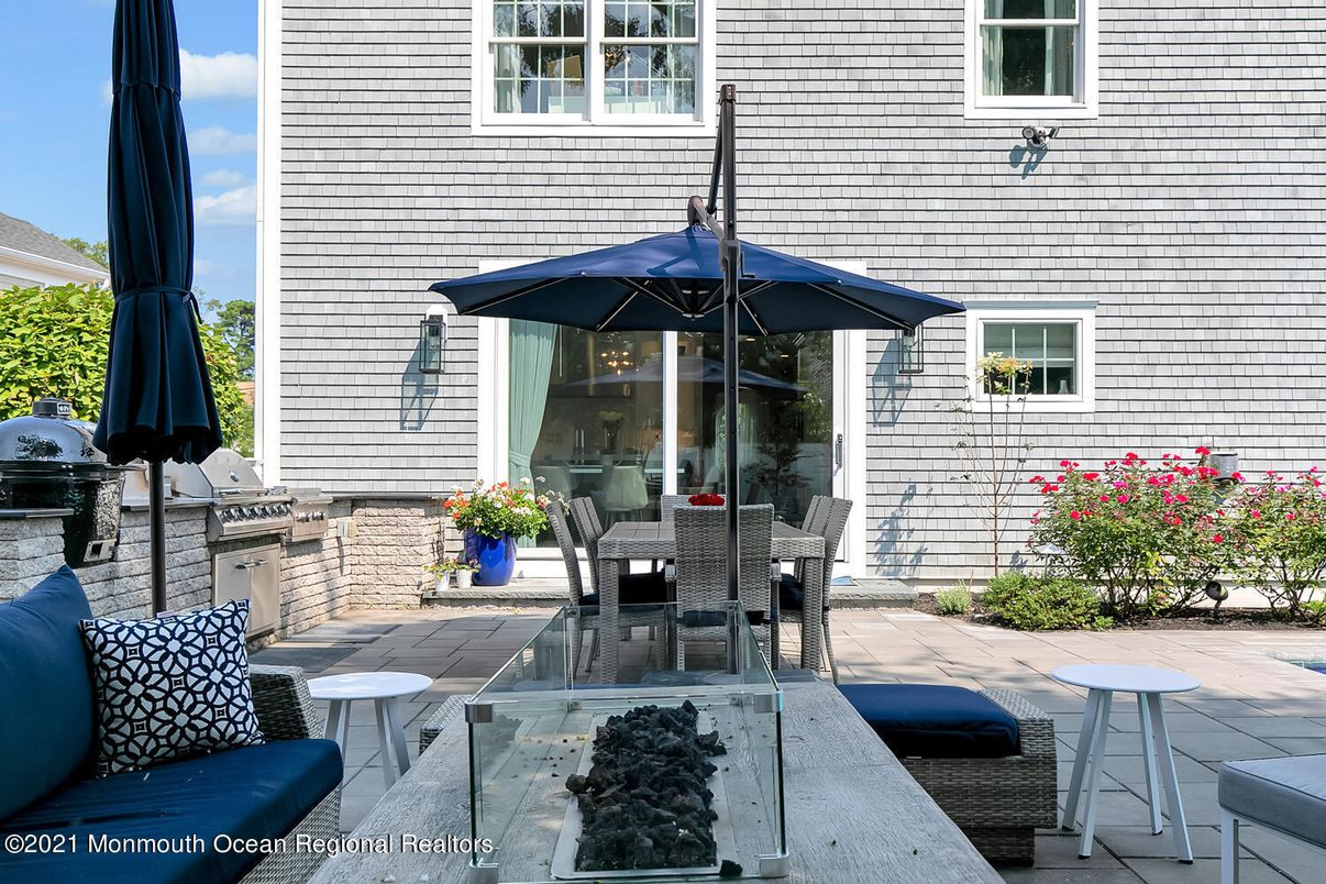 Exterior, Outdoor Kitchen