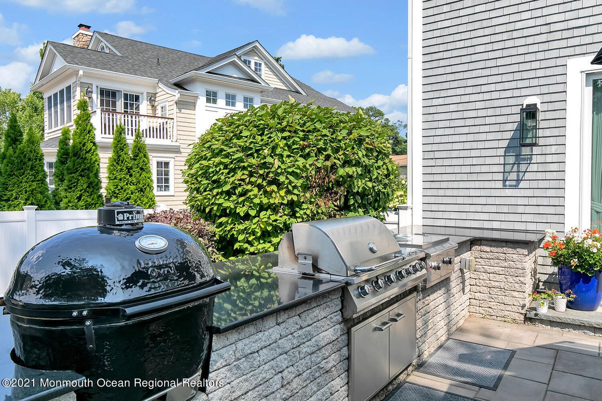Exterior, Outdoor Kitchen