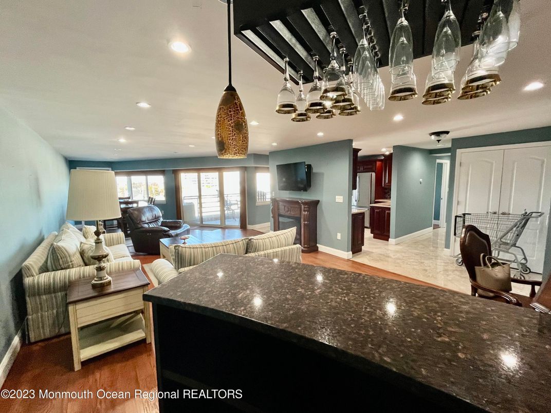 Interior, Living room, Pendant Lights, Recessed Lighting, Wood Texture Flooring