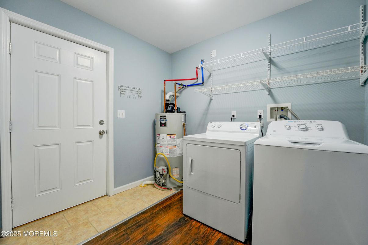 Interior, Utility Closets, Washer, Wood Texture Flooring