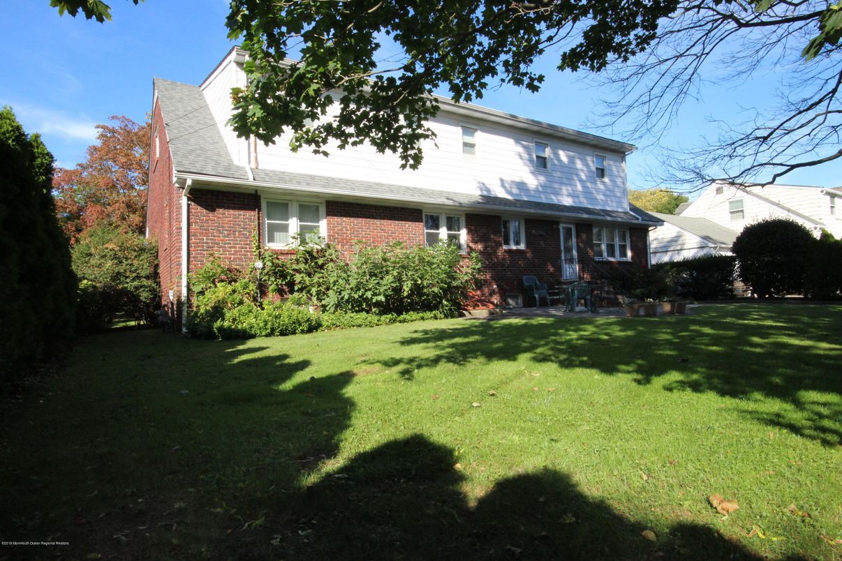 Backyard, Exterior, Facade, Brick Facade, Cape Cod