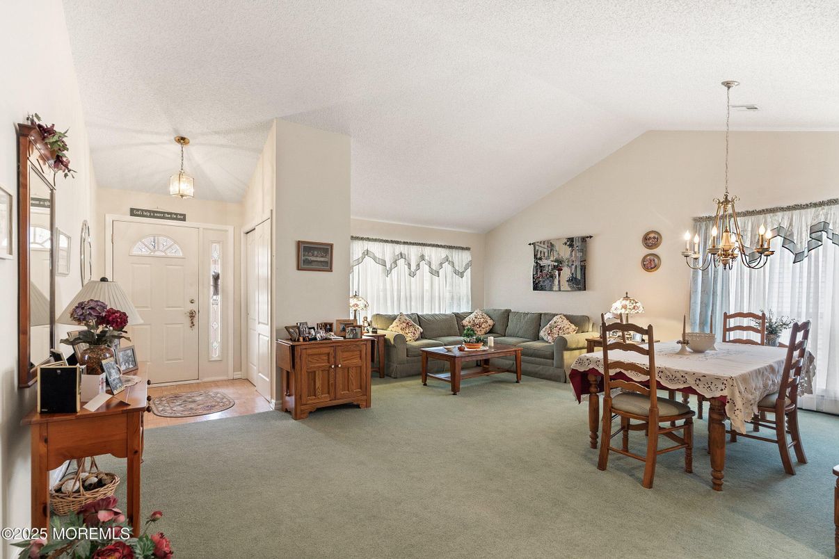 Chandelier, Dining room, Interior, Living room, Pendant Lights