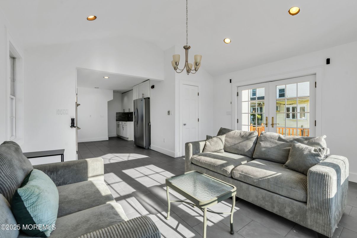 Chandelier, Interior, Kitchen, Living room, Pendant Lights, Recessed Lighting