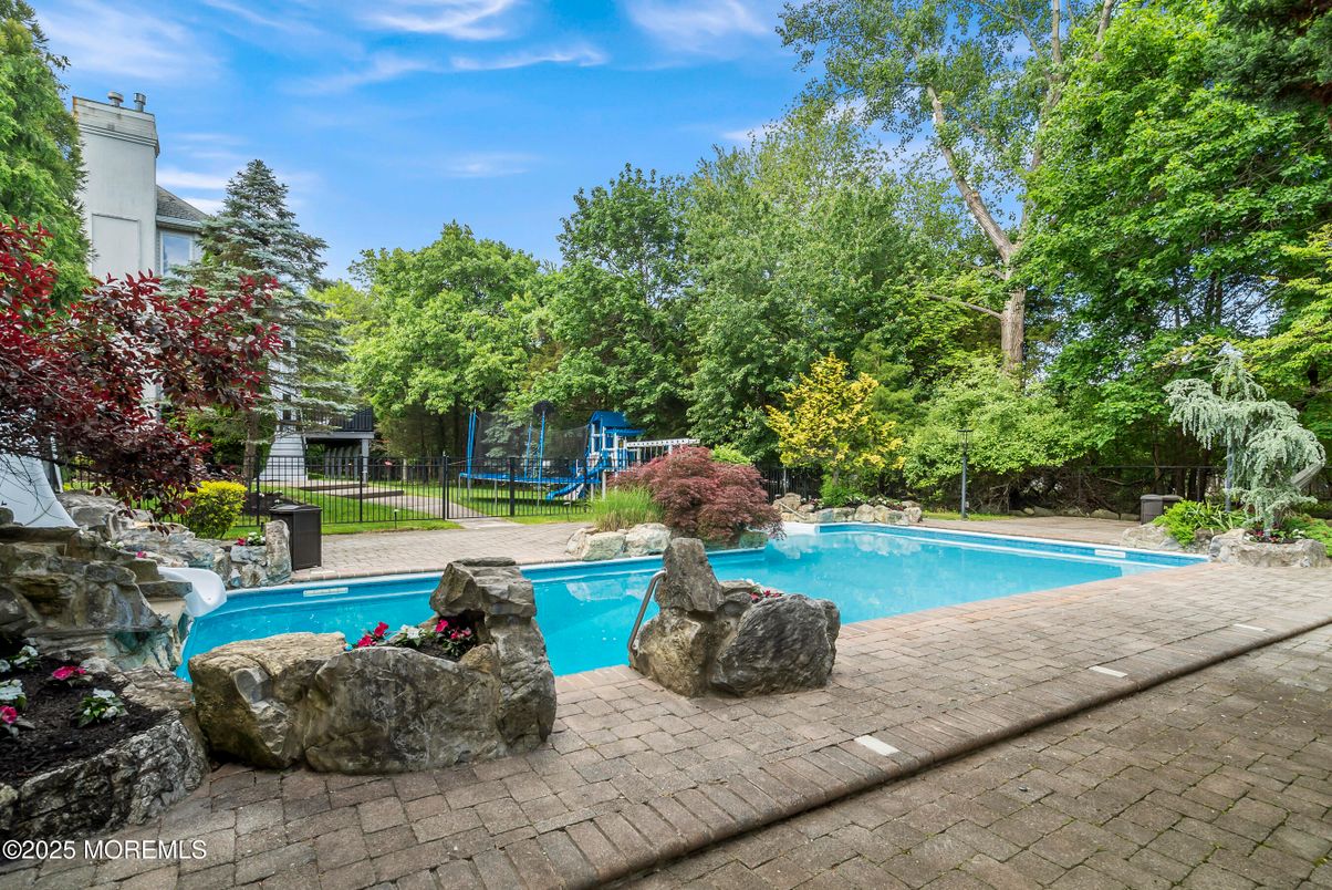 Exterior, Playground, Pool