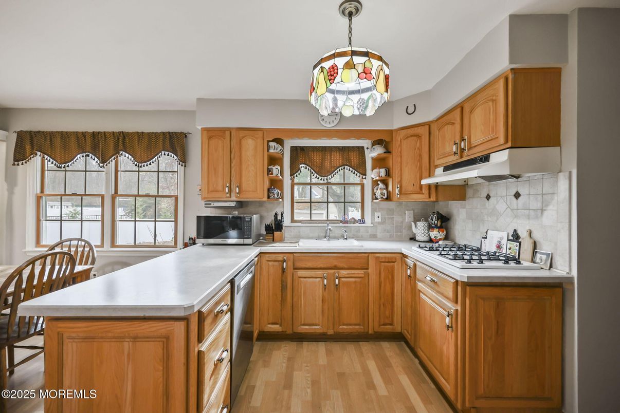 Interior, Kitchen, Pendant Lights, Wood Texture Flooring