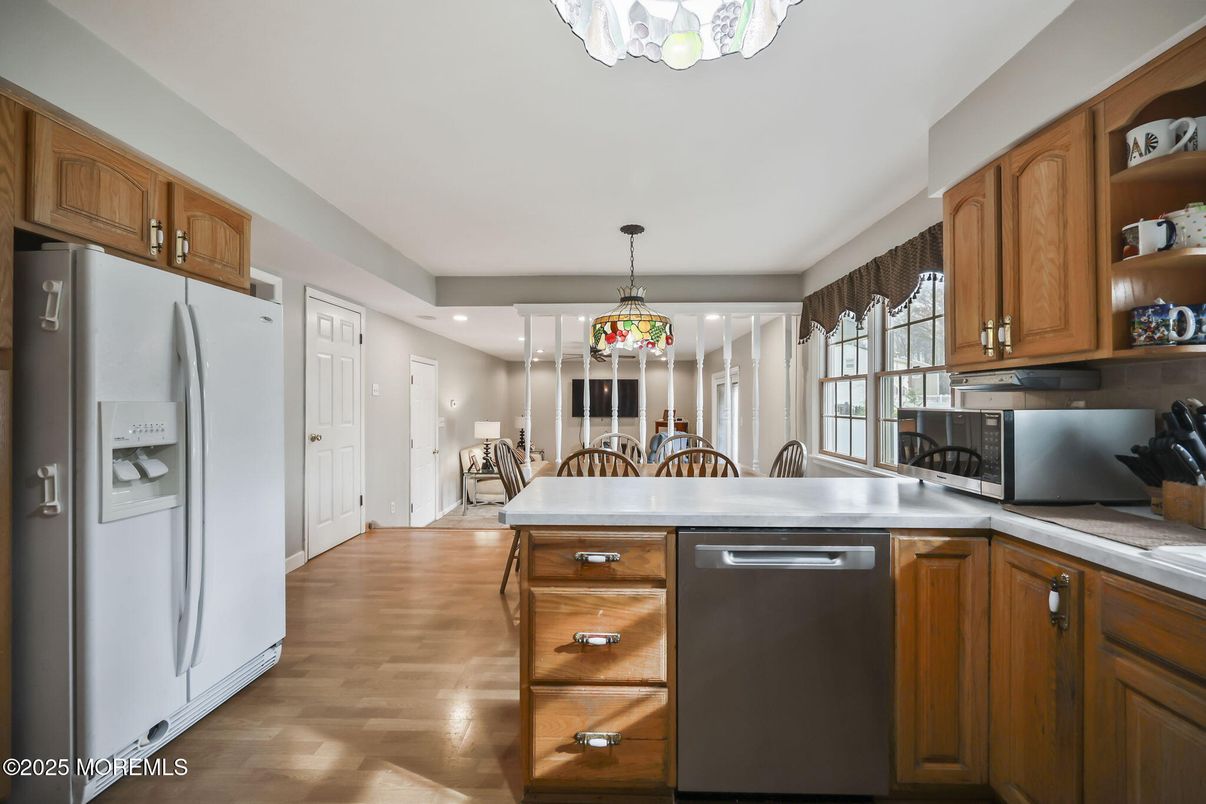 Chandelier, Dining room, Interior, Kitchen, Pendant Lights, Recessed Lighting, Wood Texture Flooring