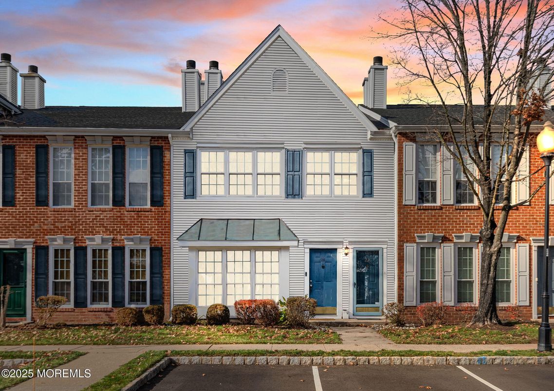 Exterior, Facade, Brick Facade, Georgian