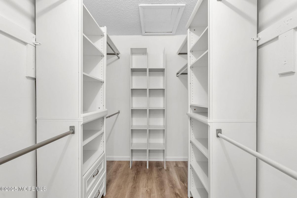 Interior, Walk-in Closets, Wood Texture Flooring