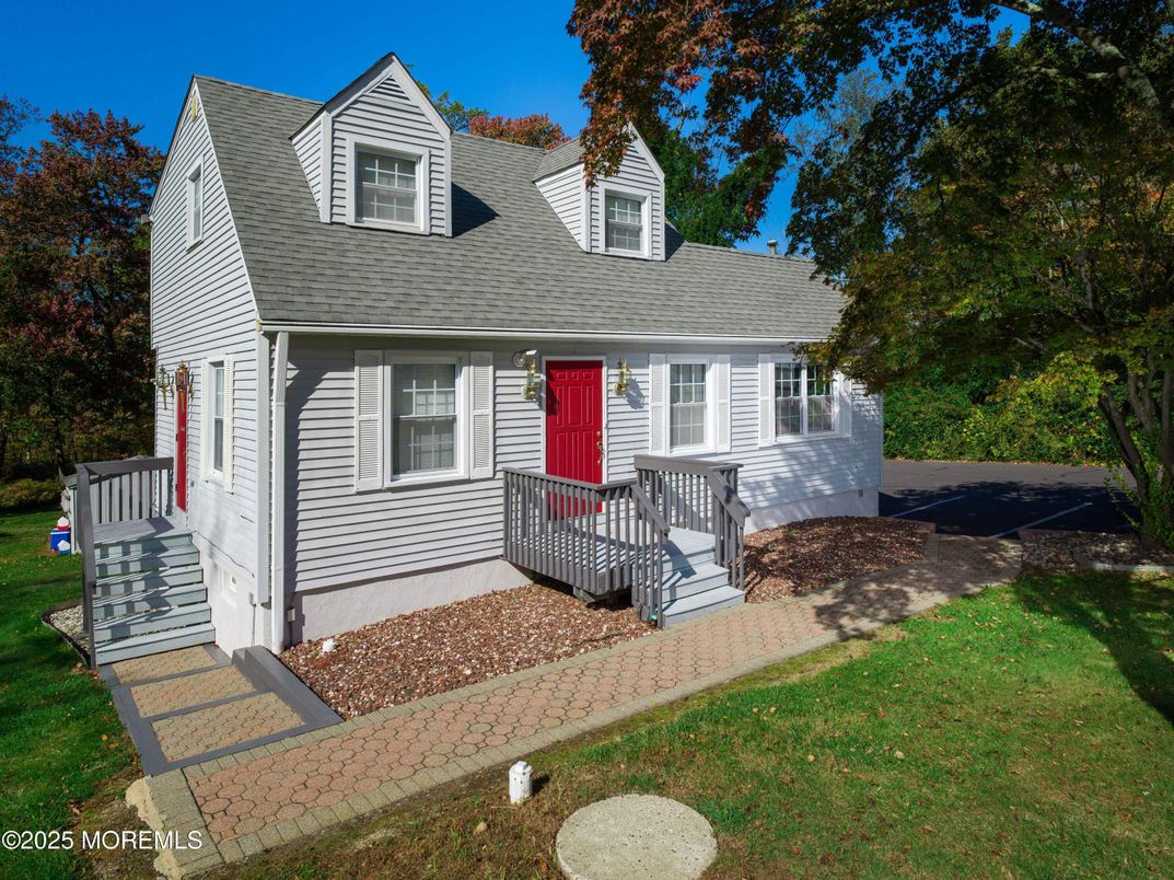 Exterior, Facade, Cape Cod