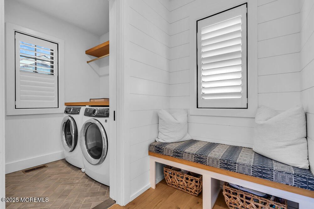 Interior, Washer, Wood Texture Flooring