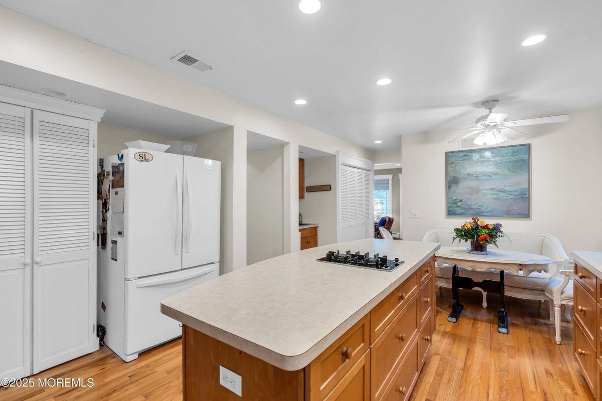 Dining room, Interior, Kitchen, Recessed Lighting, Wood Texture Flooring